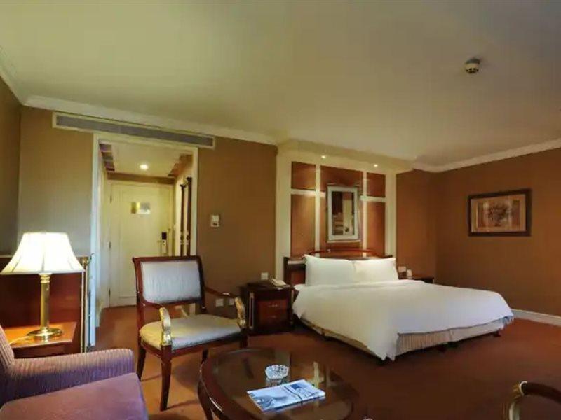Crowne Plaza Shanghai Nanjing Road By Ihg Экстерьер фото A room at the hotel